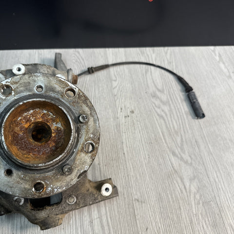 06-10 BMW E60 E63 E64 M5 M6 Front Right Steering Brake Knuckle Spindle 2282880