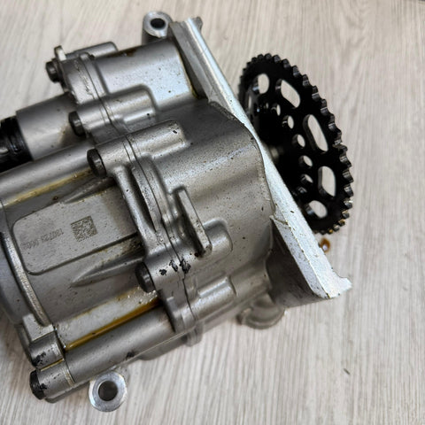 2011–2016 BMW M5/M6 S63 ENGINE MOTOR OIL FEED PUMP OEM 7843135