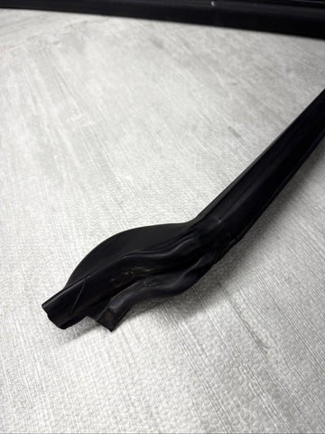 96-02 BMW Z3 Z3M Roadster Front Right Side Body Door Seal OEM