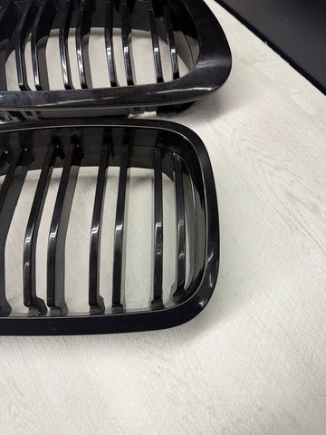 BMW 01-06 E46 M3 Front Kidney Grilles Gloss Black Set Double Slotted