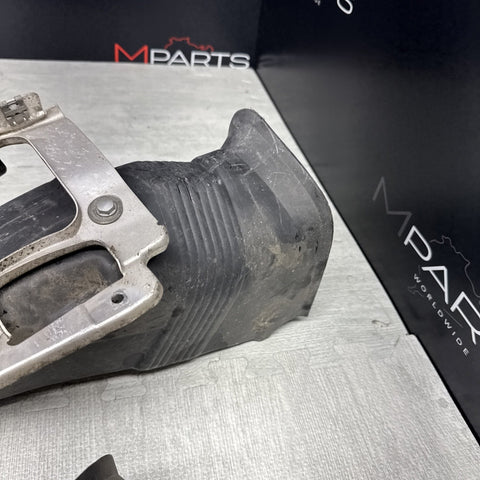 BMW E46 M3 OEM (2001-2006) BRAKE AIR INLET DUCTS + BRACKETS PAIR *NO BROKEN TABS