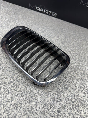 BMW OEM 01-06 E46 M3 Front Right Kidney Grille Chrome 51138208686 *1 Tab