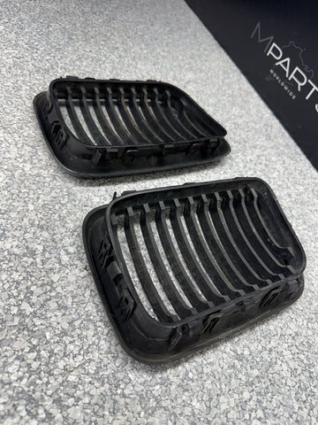 BMW 97-99 E36 M3 Front Kidney Grilles Gloss Black Set