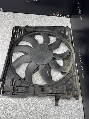 15-20 OEM BMW F80 F82 F83 M3 M4 Electric Radiator Cooling Fan w/Shroud *Crack