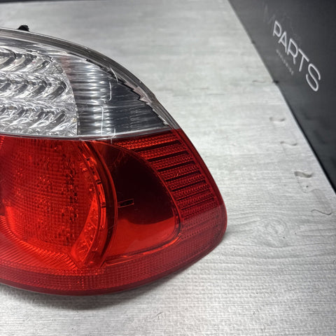 BMW E46 325 330 M3 CONVERTIBLE LED TAIL LIGHT RIGHT PASSENGER *Notes*