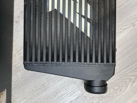 Mishimoto Universal Intercooler M-Line, Black