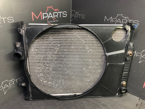 BMW E30 318 325 Coupe Radiator + Shroud