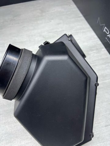 LEFT AIR INTAKE BOX FILTER HOUSING BMW 18-25 F90 F91 F92 F93 M5 M8 OEM