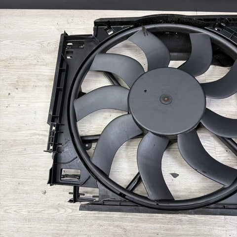 15-20 OEM BMW F80 F82 F83 M3 M4 Electric Radiator Cooling Fan w/Shroud *Cracked