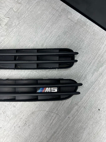 06-10 E60 M5 Black Fender Grills Grilles