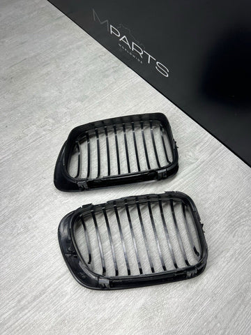 BMW 01-06 E46 M3 Front Kidney Grilles Gloss Black Set