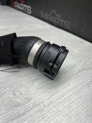 06-10 BMW E60 E63 E64 M5 M6 LEFT DRIVER RADIATOR UPPER SUPPLY HOSE