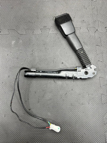 BMW 11-16 F10 528 535 550 M5 FRONT PASSENGER SEATBELT RECEIVER TENSIONER