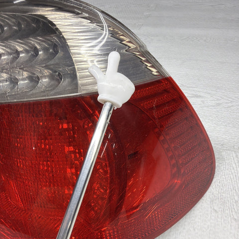 01-06 E46 BMW 330 M3 CONVERTIBLE REAR LED TAIL LIGHT RIGHT 6937454 *BAD LEDS*