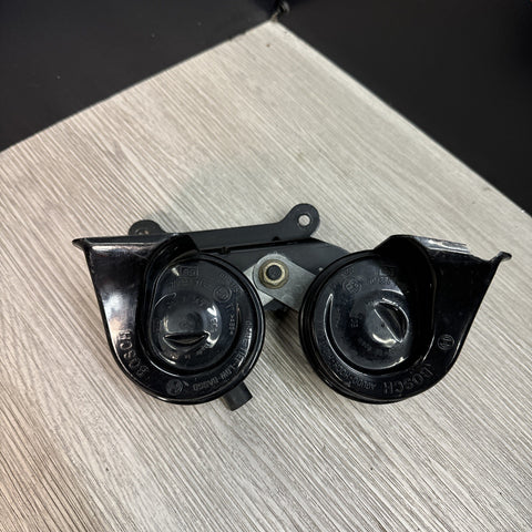 2002-2006 BMW E46 M3 Factory Horns Pair High Low Pitch USED OEM *CHIP