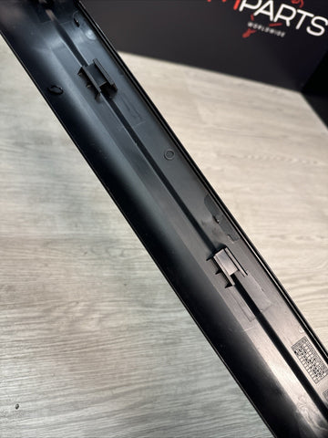 01-06 BMW E46 330 M3 CONVERTIBLE RIGHT PASSENGER LOWER DOOR SILL BLACK 8239966