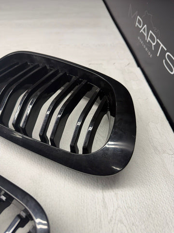 BMW 01-06 E46 M3 Front Kidney Grilles Gloss Black Set Double Slotted