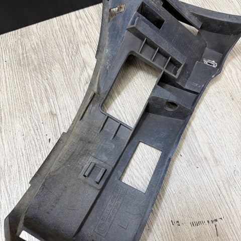 01-06 BMW E46 M3 LEFT DRIVER FRONT BUMPER COVER GUARD BRACKET 2695247