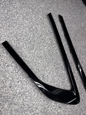 OEM BMW 20-27 F96 X6M REAR BLACK WINDOW TRIMS MOLDINGS OEM 7446222