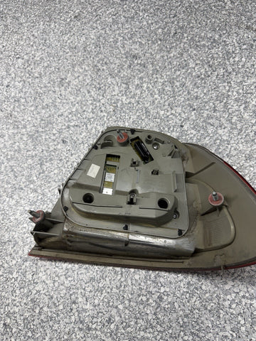 01-06 E46 BMW 330 M3 CONVERTIBLE REAR LED TAIL LIGHT LEFT DRIVER 6937453
