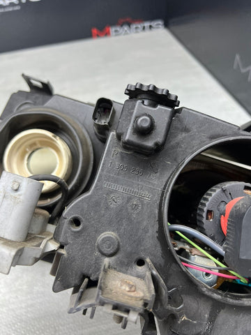 BMW 02-06 E46 M3 RIGHT HEADLIGHT XENON  1305621772 OEM *Broken Corner Tab
