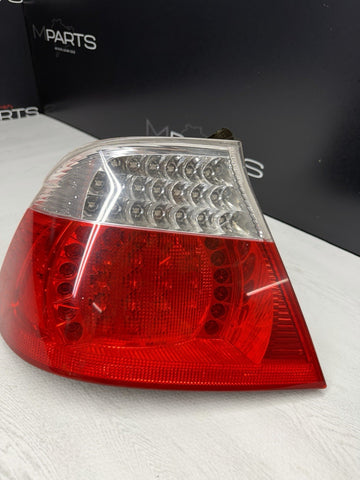 01-06 E46 BMW 330 M3 CONVERTIBLE REAR LED TAIL LIGHT LEFT 6937453