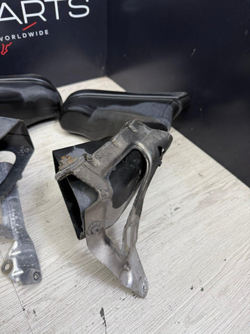 06-10 BMW E63 E64 M6 FRONT BUMPER LOWER BRAKE AIR DUCTS 7899787 7899788