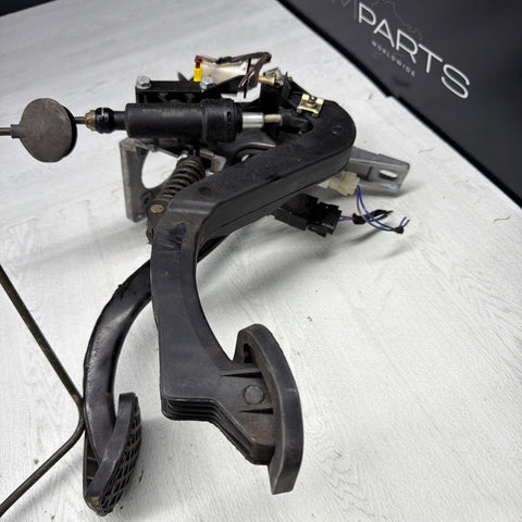 BMW 98-02 Z3 M Z3M MANUAL CLUTCH & BRAKE PEDAL ASSEMBLY OEM 1164842