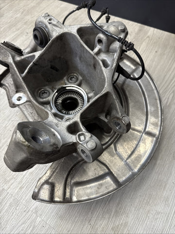 BMW 20-25 F96 X6M REAR LEFT DRIVER SIDE SPINDLE KNUCKLE HUB