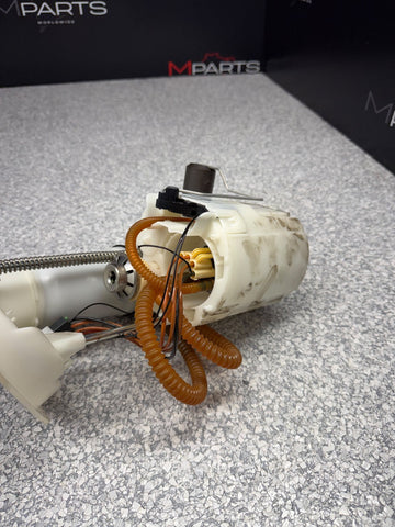 15-20 BMW F80 F82 F83 M3 M4 S55 Fuel Pump Sending Unit 32k miles OEM 2284693