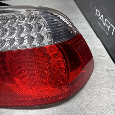 BMW E46 325 330 M3 CONVERTIBLE LED TAIL LIGHT RIGHT PASSENGER *Notes*