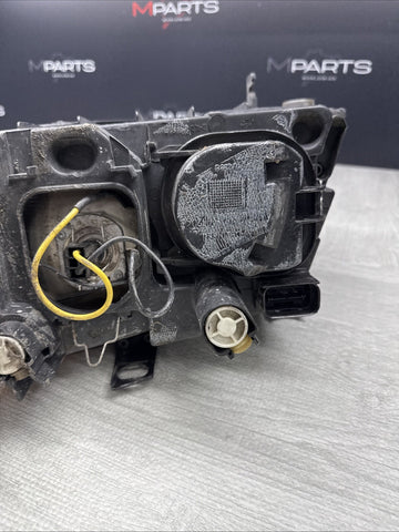 HEADLIGHT LAMP PASSENGER SIDE RIGHT BMW 323i 328i M3 06 325i SEDAN HALOGEN