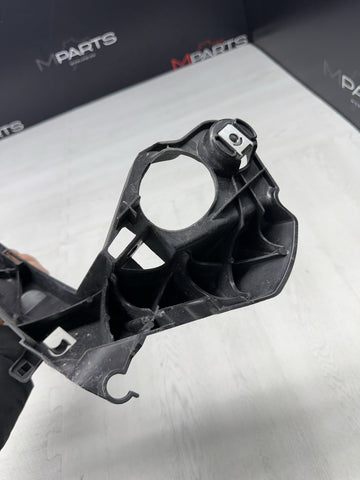 BMW 08-13 E90 E92 E93 M3 RIGHT FRONT HEADLIGHT BRACKET 51648040552