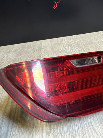 12-19 BMW F06 F12 640i M6 Right Passenger Inner Tail Light Lid Mount 7210580 OEM