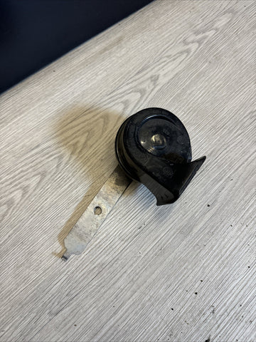 11-13 BMW E70 X5M FRONT LEFT DRIVER SIDE HIGH NOTE TONE HORN SIGNAL OEM