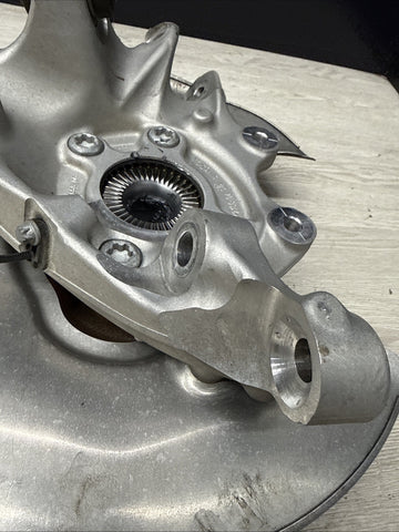 21-26 BMW G80 G82 G83 G87 M2 M3 M4 Rear Suspension Right Knuckle Spindle Hub