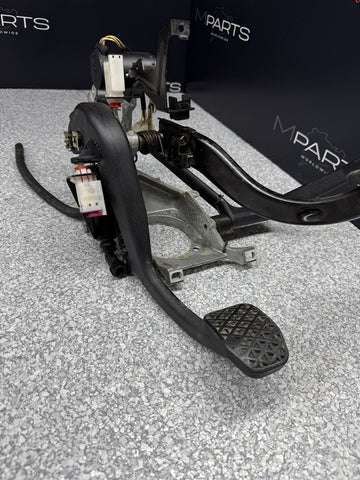 BMW E39 540I 525I 530I M5 Manual Clutch & Brake Pedal Assembly Slave Cylinder