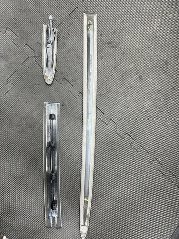 07-13 BMW E93 328 335 M3 Front Left Convertible Roof Mouldings Trims 7128743