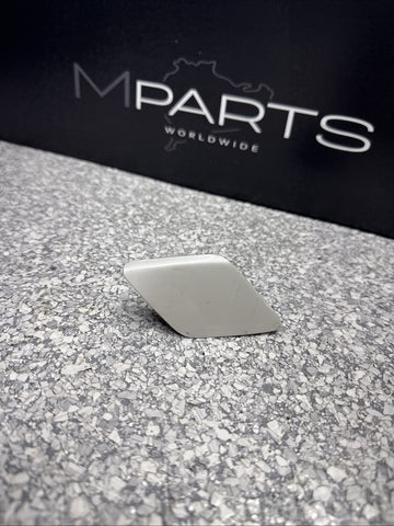 OEM BMW F80 F82 F83 M3 M4 Front Right Bumper Nozzle Washer Mineral White