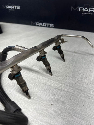 08-13 BMW E90 E92 E93 M3 V8 S65 Fuel Rail Rails + Injector Injectors