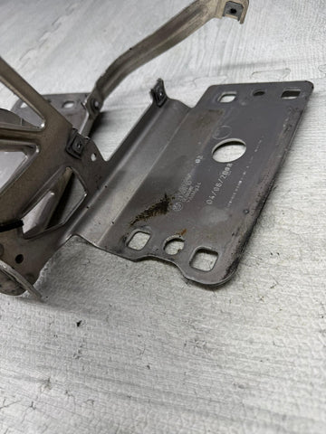 08–13 BMW M3 E90 E92 E93 Front Fender Wing Bracket Set L+R OEM 8042081 8042082