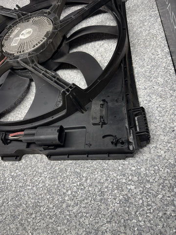 15-20 OEM BMW F80 F82 F83 M3 M4 Electric Radiator Cooling Fan w/Shroud *Crack