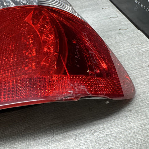 BMW E46 325 330 M3 CONVERTIBLE LED TAIL LIGHT RIGHT PASSENGER *Notes*