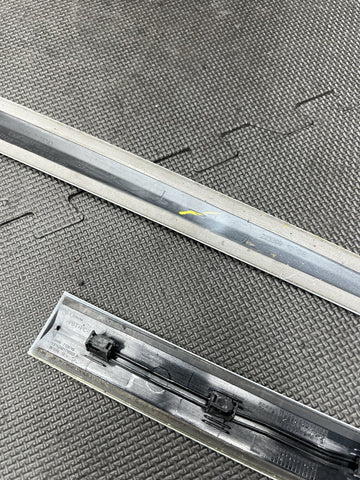07-13 BMW E93 328 335 M3 Front Left Convertible Roof Mouldings Trims 7128743