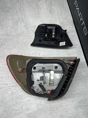 01-06 E46 BMW 330 M3 CONVERTIBLE REAR LED TAIL LIGHT LEFT 6937453