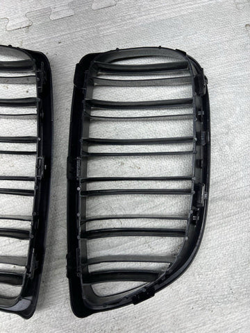 08-13 BMW E90 E92 E93 M3 Front Kidney Grilles Gloss Black Double Slotted