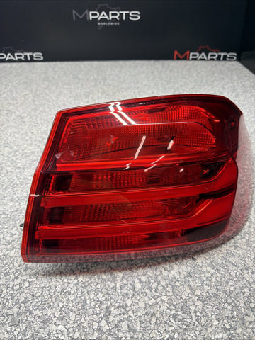 2015 - 2017 BMW F82 F83 M4 REAR RIGHT PASSENGER OUTER TAIL LIGHT OEM 7296100