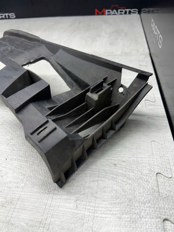 01-06 BMW E46 M3 RIGHT PASSENGER FRONT BUMPER COVER GUARD BRACKET 2695248