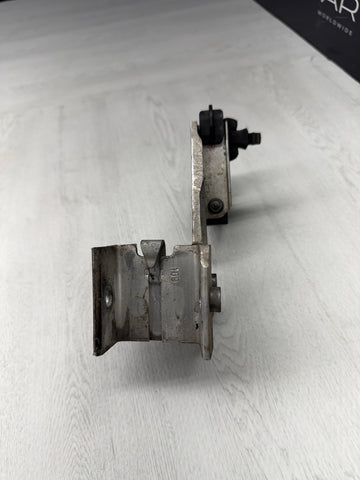 12-16 BMW F30 F32 F80 F82 F83 M3 M4 LEFT RADIATOR HOLDER MOUNT BRACKET OEM