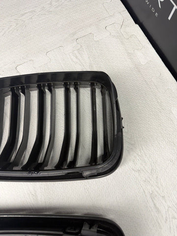 BMW 01-06 E46 M3 Front Kidney Grilles Gloss Black Set Double Slotted